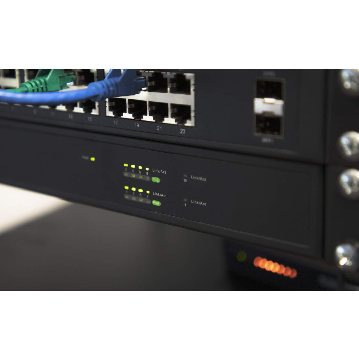 8-Port Gigabit Ethernet PoE+ Web-Managed AV-Switch mit 2 SFP Uplink-Ports Image 5